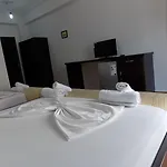 阿尔法酒店 3* Sarandë