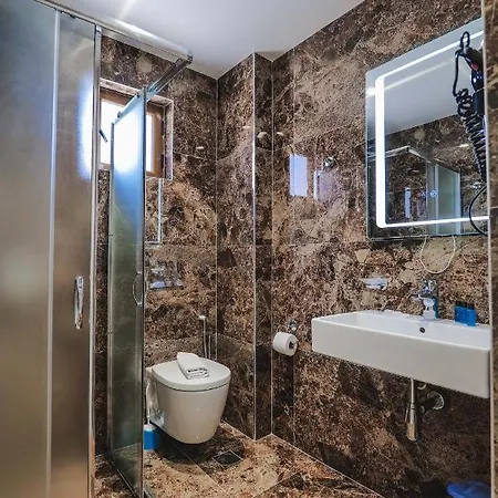 Hotel Alpha 3*
